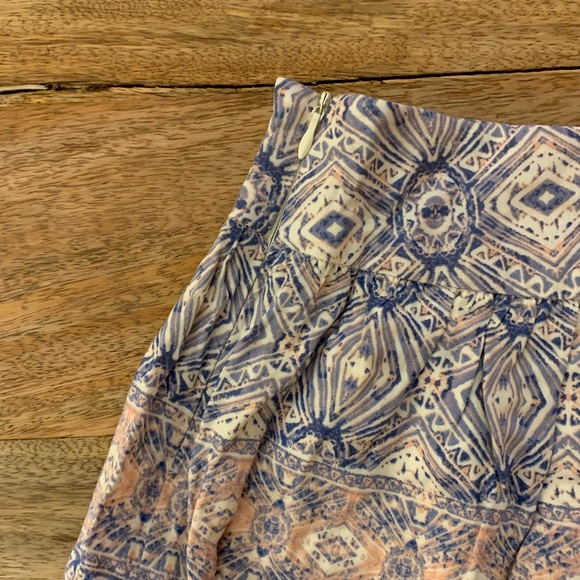 3/$30🌿 Print Skirt w/ Zipper - Forever 21 - S - Picture 2 of 5